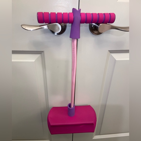 Flybar Waddle kids jump and squeak pogo hopper pink purple and it squeak 💜🙃🩷 - Picture 5 of 6